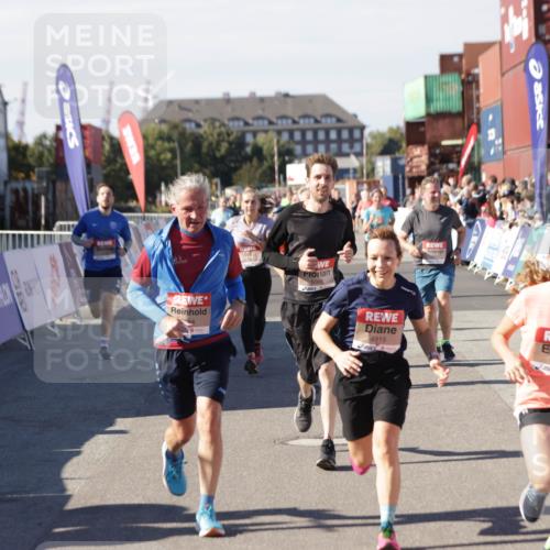 03.10.2025 - Köhlbrandbrückenlauf Jannik Wohlers http://msf.ph/oto/9095501 03.10.2025 13:20:53 Ziel 4646, 4709, 4915, 4916, 5006, 5084, 5130, 5156, 5169, 5377, 5480, 5488, 5501, 5774, 5918, 5920, 6703, 6780 meine-sportfotos.de