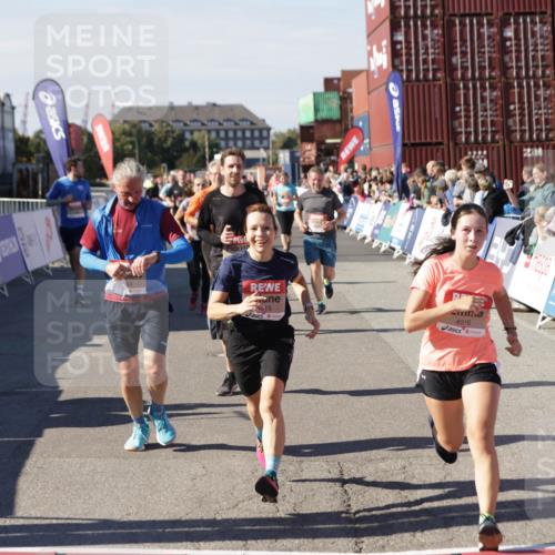 03.10.2025 - Köhlbrandbrückenlauf Jannik Wohlers http://msf.ph/oto/9095512 03.10.2025 13:20:54 Ziel 4646, 4709, 4915, 4916, 5006, 5084, 5130, 5156, 5169, 5377, 5480, 5488, 5501, 5774, 5920, 6703, 6780 meine-sportfotos.de