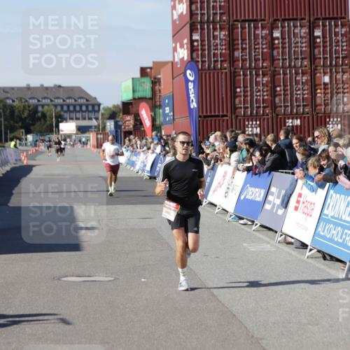03.10.2025 - Köhlbrandbrückenlauf Jannik Wohlers http://msf.ph/oto/9095518 03.10.2025 12:55:06 Ziel 5765, 6410 meine-sportfotos.de