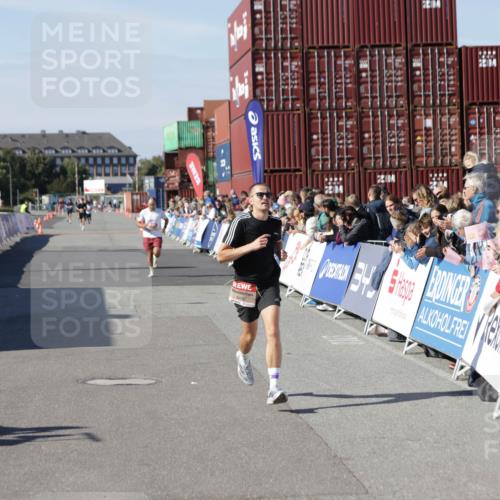 03.10.2025 - Köhlbrandbrückenlauf Jannik Wohlers http://msf.ph/oto/9095544 03.10.2025 12:55:06 Ziel 5765, 6410 meine-sportfotos.de