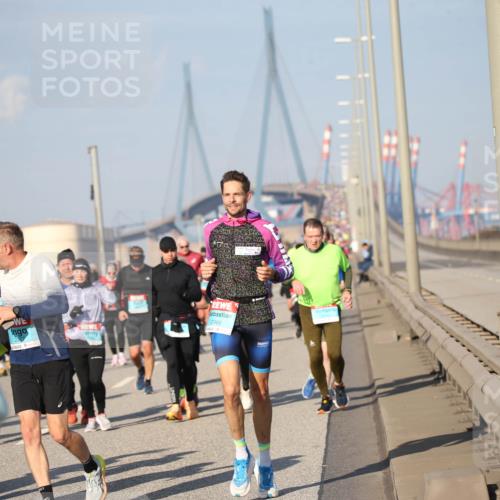 03.10.2025 - Köhlbrandbrückenlauf Jannik Wohlers http://msf.ph/oto/9095549 03.10.2025 10:04:20 Position 3 2, 2969 meine-sportfotos.de