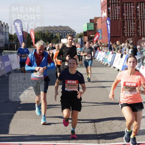 03.10.2025 - Köhlbrandbrückenlauf Jannik Wohlers http://msf.ph/oto/9095550 03.10.2025 13:20:54 Ziel 4646, 4709, 4915, 4916, 5006, 5084, 5130, 5156, 5169, 5377, 5480, 5488, 5501, 5774, 5920, 6703, 6780 meine-sportfotos.de