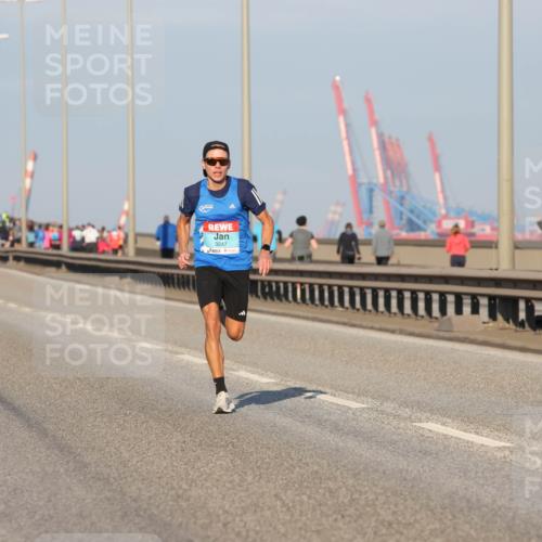 03.10.2025 - Köhlbrandbrückenlauf Lena Gebhardt http://msf.ph/oto/9095569 03.10.2025 09:32:19 Position 2 3247 meine-sportfotos.de