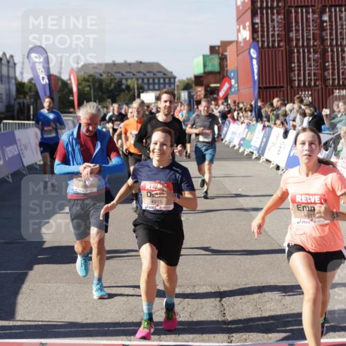 03.10.2025 - Köhlbrandbrückenlauf Jannik Wohlers http://msf.ph/oto/9095570 03.10.2025 13:20:54 Ziel 4646, 4709, 4915, 4916, 5006, 5084, 5130, 5156, 5169, 5377, 5480, 5488, 5501, 5774, 5920, 6703, 6780 meine-sportfotos.de