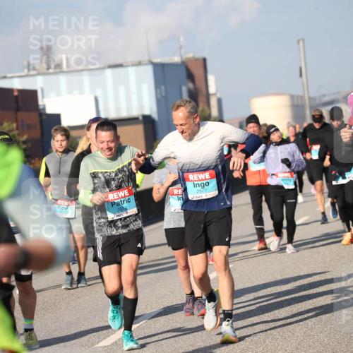 03.10.2025 - Köhlbrandbrückenlauf Jannik Wohlers http://msf.ph/oto/9095573 03.10.2025 10:04:21 Position 3 2977, 2512, 2969 meine-sportfotos.de