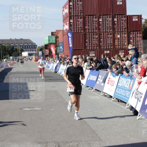 03.10.2025 - Köhlbrandbrückenlauf Jannik Wohlers http://msf.ph/oto/9095579 03.10.2025 12:55:07 Ziel 5765, 6130, 6410 meine-sportfotos.de
