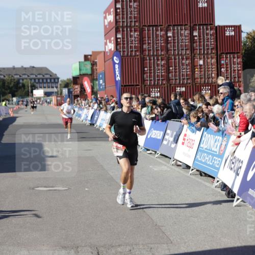 03.10.2025 - Köhlbrandbrückenlauf Jannik Wohlers http://msf.ph/oto/9095593 03.10.2025 12:55:07 Ziel 5765, 6130, 6410 meine-sportfotos.de