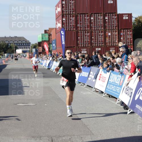 03.10.2025 - Köhlbrandbrückenlauf Jannik Wohlers http://msf.ph/oto/9095600 03.10.2025 12:55:07 Ziel 5765, 6130, 6410 meine-sportfotos.de