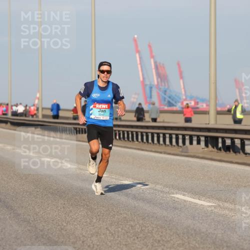 03.10.2025 - Köhlbrandbrückenlauf Lena Gebhardt http://msf.ph/oto/9095617 03.10.2025 09:32:19 Position 2 3247 meine-sportfotos.de
