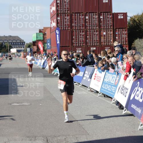 03.10.2025 - Köhlbrandbrückenlauf Jannik Wohlers http://msf.ph/oto/9095620 03.10.2025 12:55:07 Ziel 5765, 6130, 6410 meine-sportfotos.de