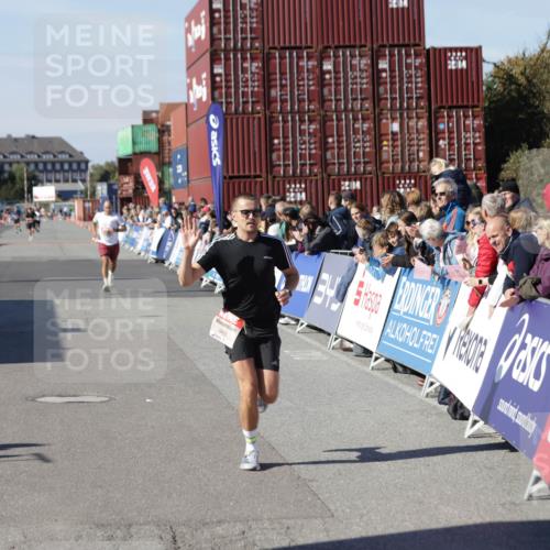03.10.2025 - Köhlbrandbrückenlauf Jannik Wohlers http://msf.ph/oto/9095632 03.10.2025 12:55:07 Ziel 5765, 6130, 6410 meine-sportfotos.de