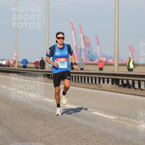 03.10.2025 - Köhlbrandbrückenlauf Lena Gebhardt http://msf.ph/oto/9095638 03.10.2025 09:32:19 Position 2 3247 meine-sportfotos.de