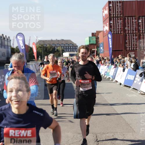 03.10.2025 - Köhlbrandbrückenlauf Jannik Wohlers http://msf.ph/oto/9095639 03.10.2025 13:20:55 Ziel 4709, 4915, 4916, 5006, 5084, 5130, 5156, 5169, 5377, 5480, 5488, 5501, 5774, 6296, 6645, 6646, 6648, 6650, 6703, 6780 meine-sportfotos.de