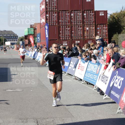 03.10.2025 - Köhlbrandbrückenlauf Jannik Wohlers http://msf.ph/oto/9095642 03.10.2025 12:55:07 Ziel 5765, 6130, 6410 meine-sportfotos.de