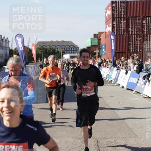 03.10.2025 - Köhlbrandbrückenlauf Jannik Wohlers http://msf.ph/oto/9095647 03.10.2025 13:20:55 Ziel 4709, 4915, 4916, 5006, 5084, 5130, 5156, 5169, 5377, 5480, 5488, 5501, 5774, 6296, 6645, 6646, 6648, 6650, 6703, 6780 meine-sportfotos.de