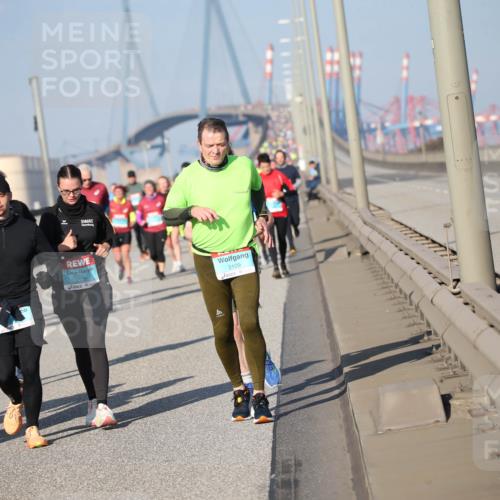 03.10.2025 - Köhlbrandbrückenlauf Jannik Wohlers http://msf.ph/oto/9095648 03.10.2025 10:04:24 Position 3 35, 3538, 3109 meine-sportfotos.de