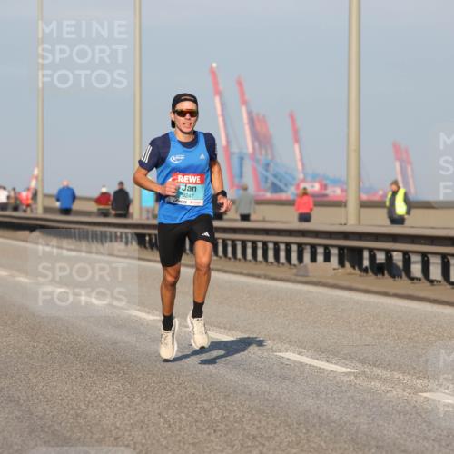 03.10.2025 - Köhlbrandbrückenlauf Lena Gebhardt http://msf.ph/oto/9095650 03.10.2025 09:32:20 Position 2 3247 meine-sportfotos.de