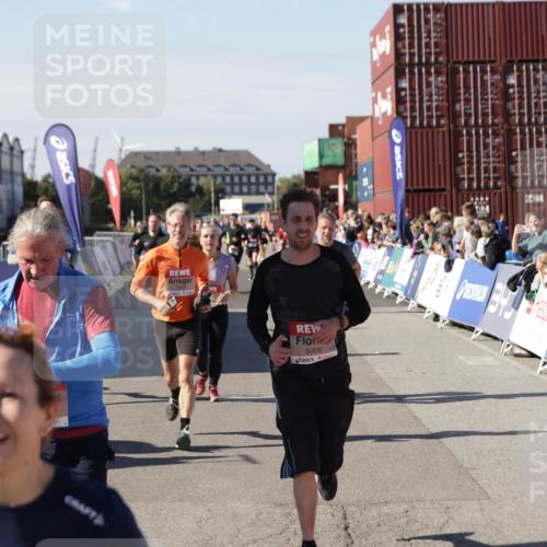03.10.2025 - Köhlbrandbrückenlauf Jannik Wohlers http://msf.ph/oto/9095660 03.10.2025 13:20:55 Ziel 4709, 4915, 4916, 5006, 5084, 5130, 5156, 5169, 5377, 5480, 5488, 5501, 5774, 6296, 6645, 6646, 6648, 6650, 6703, 6780 meine-sportfotos.de