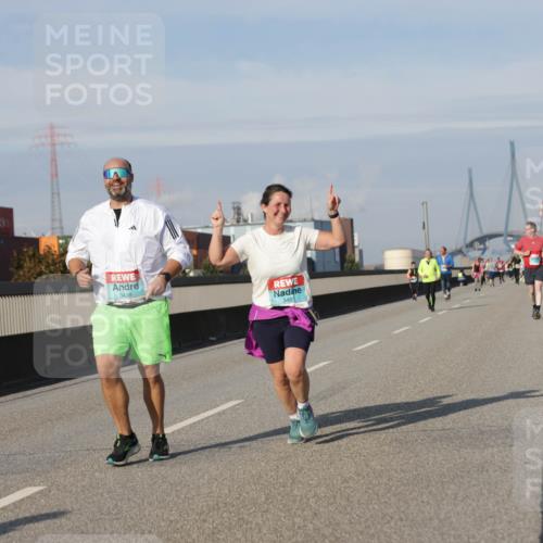 03.10.2025 - Köhlbrandbrückenlauf Jannik Wohlers http://msf.ph/oto/9095666 03.10.2025 10:13:54 Position 3 3439, 3453 meine-sportfotos.de