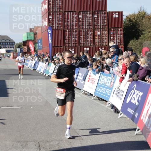 03.10.2025 - Köhlbrandbrückenlauf Jannik Wohlers http://msf.ph/oto/9095676 03.10.2025 12:55:07 Ziel 5765, 6130, 6410 meine-sportfotos.de