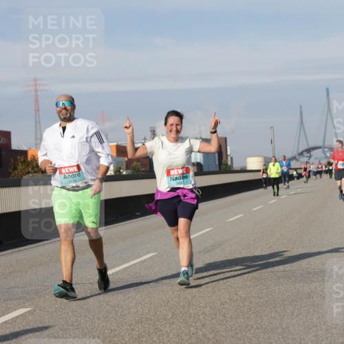 03.10.2025 - Köhlbrandbrückenlauf Jannik Wohlers http://msf.ph/oto/9095678 03.10.2025 10:13:54 Position 3 3439, 3453 meine-sportfotos.de
