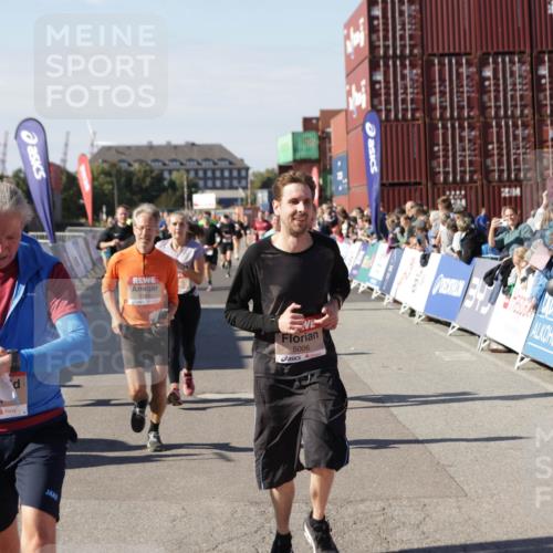 03.10.2025 - Köhlbrandbrückenlauf Jannik Wohlers http://msf.ph/oto/9095691 03.10.2025 13:20:55 Ziel 4709, 4915, 4916, 5006, 5084, 5130, 5156, 5169, 5377, 5480, 5488, 5501, 5774, 6296, 6645, 6646, 6648, 6650, 6703, 6780 meine-sportfotos.de