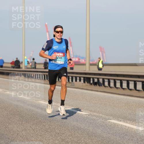 03.10.2025 - Köhlbrandbrückenlauf Lena Gebhardt http://msf.ph/oto/9095695 03.10.2025 09:32:20 Position 2 3247 meine-sportfotos.de