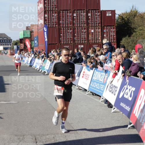 03.10.2025 - Köhlbrandbrückenlauf Jannik Wohlers http://msf.ph/oto/9095696 03.10.2025 12:55:07 Ziel 5765, 6130, 6410 meine-sportfotos.de
