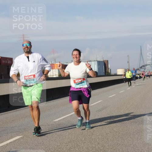 03.10.2025 - Köhlbrandbrückenlauf Jannik Wohlers http://msf.ph/oto/9095701 03.10.2025 10:13:55 Position 3 3439, 3453 meine-sportfotos.de