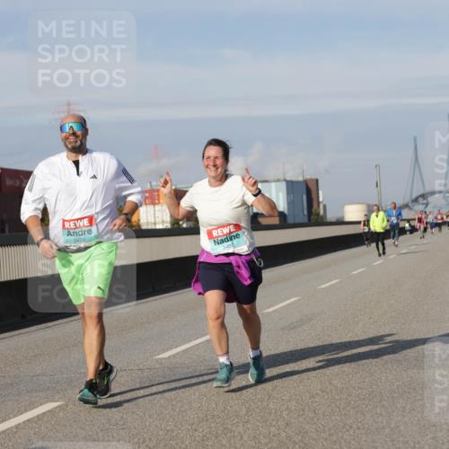 03.10.2025 - Köhlbrandbrückenlauf Jannik Wohlers http://msf.ph/oto/9095706 03.10.2025 10:13:55 Position 3 3439, 3453 meine-sportfotos.de