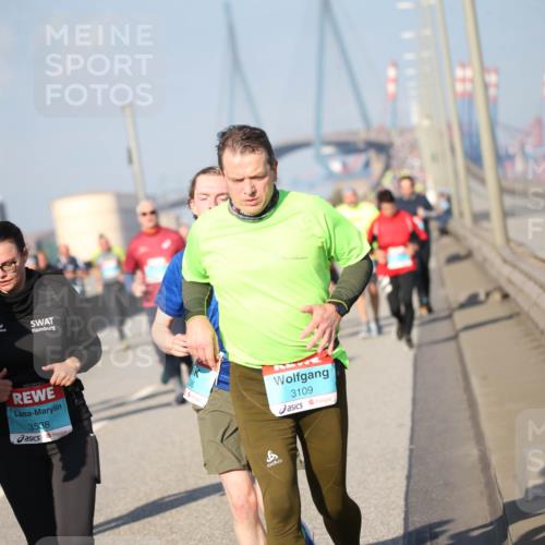 03.10.2025 - Köhlbrandbrückenlauf Jannik Wohlers http://msf.ph/oto/9095707 03.10.2025 10:04:26 Position 3 3538, 3109 meine-sportfotos.de