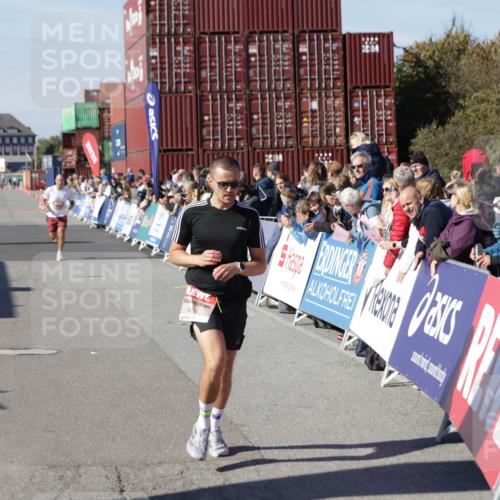 03.10.2025 - Köhlbrandbrückenlauf Jannik Wohlers http://msf.ph/oto/9095710 03.10.2025 12:55:07 Ziel 5765, 6130, 6410 meine-sportfotos.de