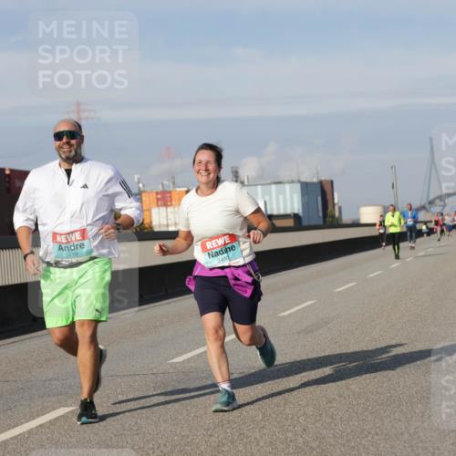 03.10.2025 - Köhlbrandbrückenlauf Jannik Wohlers http://msf.ph/oto/9095718 03.10.2025 10:13:55 Position 3 3439, 3453 meine-sportfotos.de