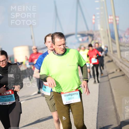 03.10.2025 - Köhlbrandbrückenlauf Jannik Wohlers http://msf.ph/oto/9095720 03.10.2025 10:04:27 Position 3 3536, 3538, 3109 meine-sportfotos.de