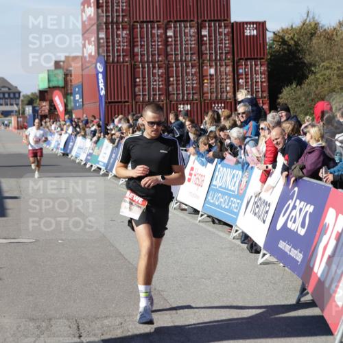 03.10.2025 - Köhlbrandbrückenlauf Jannik Wohlers http://msf.ph/oto/9095721 03.10.2025 12:55:07 Ziel 5765, 6130, 6410 meine-sportfotos.de