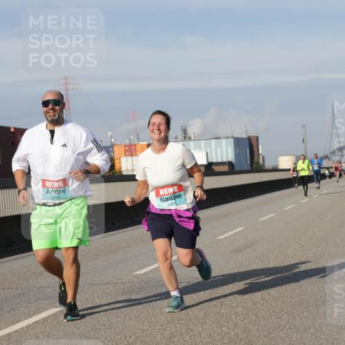 03.10.2025 - Köhlbrandbrückenlauf Jannik Wohlers http://msf.ph/oto/9095725 03.10.2025 10:13:55 Position 3 3439, 3453 meine-sportfotos.de