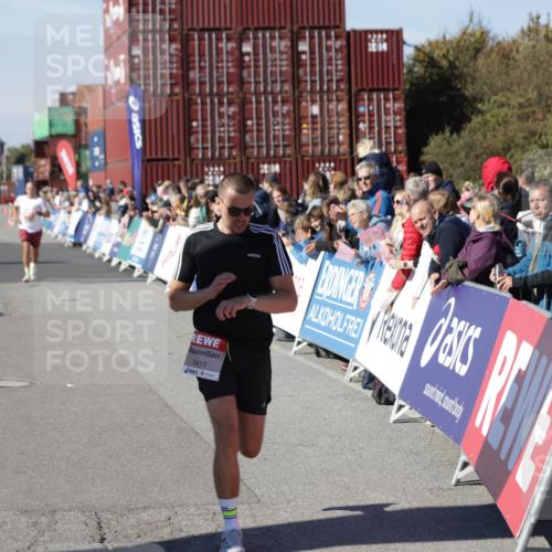 03.10.2025 - Köhlbrandbrückenlauf Jannik Wohlers http://msf.ph/oto/9095748 03.10.2025 12:55:08 Ziel 5765, 6130, 6410 meine-sportfotos.de