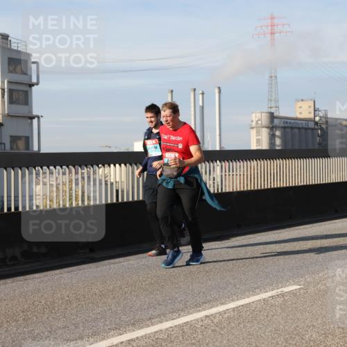 03.10.2025 - Köhlbrandbrückenlauf Lena Gebhardt http://msf.ph/oto/9095750 03.10.2025 10:09:52 Position 2  meine-sportfotos.de