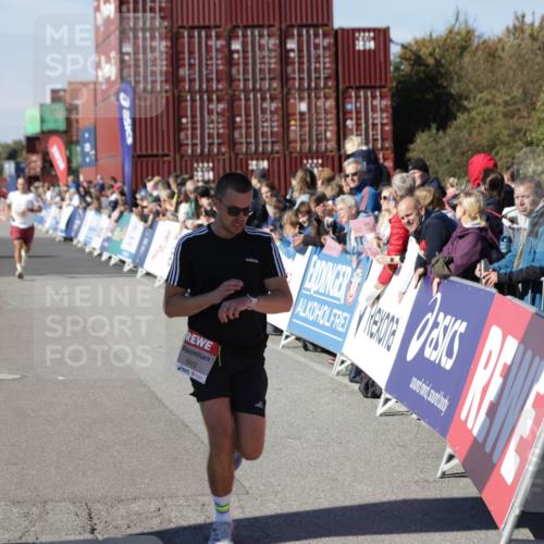 03.10.2025 - Köhlbrandbrückenlauf Jannik Wohlers http://msf.ph/oto/9095754 03.10.2025 12:55:08 Ziel 5765, 6130, 6410 meine-sportfotos.de