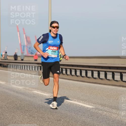 03.10.2025 - Köhlbrandbrückenlauf Lena Gebhardt http://msf.ph/oto/9095769 03.10.2025 09:32:21 Position 2 3247 meine-sportfotos.de