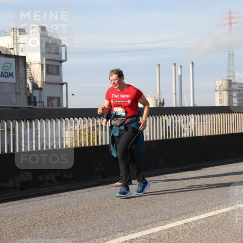 03.10.2025 - Köhlbrandbrückenlauf Lena Gebhardt http://msf.ph/oto/9095775 03.10.2025 10:09:53 Position 2  meine-sportfotos.de