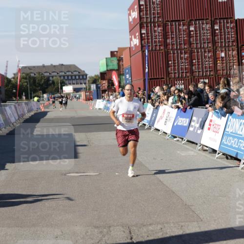 03.10.2025 - Köhlbrandbrückenlauf Jannik Wohlers http://msf.ph/oto/9095780 03.10.2025 12:55:11 Ziel 5765, 6130, 6410 meine-sportfotos.de