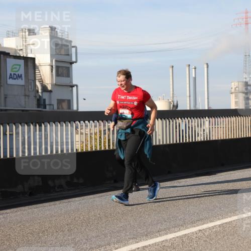 03.10.2025 - Köhlbrandbrückenlauf Lena Gebhardt http://msf.ph/oto/9095790 03.10.2025 10:09:53 Position 2  meine-sportfotos.de