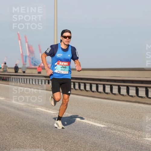 03.10.2025 - Köhlbrandbrückenlauf Lena Gebhardt http://msf.ph/oto/9095796 03.10.2025 09:32:21 Position 2 3247 meine-sportfotos.de