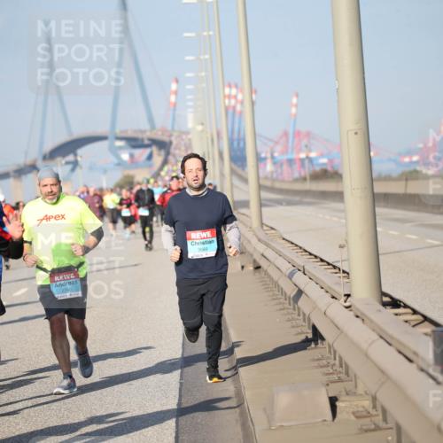 03.10.2025 - Köhlbrandbrückenlauf Jannik Wohlers http://msf.ph/oto/9095802 03.10.2025 10:04:34 Position 3 3029, 2740, 3669 meine-sportfotos.de