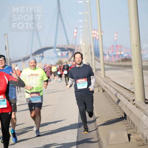 03.10.2025 - Köhlbrandbrückenlauf Jannik Wohlers http://msf.ph/oto/9095821 03.10.2025 10:04:35 Position 3 3029, 2740, 3669 meine-sportfotos.de