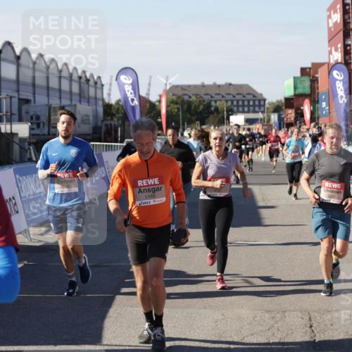 03.10.2025 - Köhlbrandbrückenlauf Jannik Wohlers http://msf.ph/oto/9095822 03.10.2025 13:20:57 Ziel 4709, 4915, 4916, 5006, 5084, 5130, 5156, 5169, 5377, 5480, 5501, 6296, 6645, 6646, 6648, 6650, 6703, 6780 meine-sportfotos.de