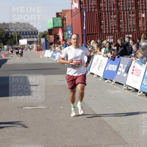 03.10.2025 - Köhlbrandbrückenlauf Jannik Wohlers http://msf.ph/oto/9095865 03.10.2025 12:55:12 Ziel 6130, 6410 meine-sportfotos.de