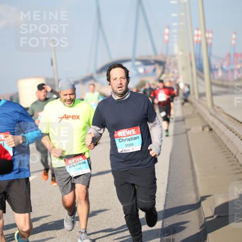 03.10.2025 - Köhlbrandbrückenlauf Jannik Wohlers http://msf.ph/oto/9095869 03.10.2025 10:04:37 Position 3 3029, 2740, 3669 meine-sportfotos.de