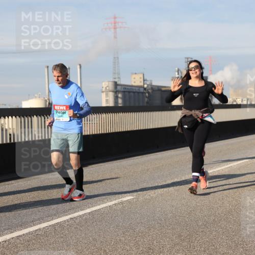 03.10.2025 - Köhlbrandbrückenlauf Lena Gebhardt http://msf.ph/oto/9095871 03.10.2025 10:09:54 Position 2 2646 meine-sportfotos.de